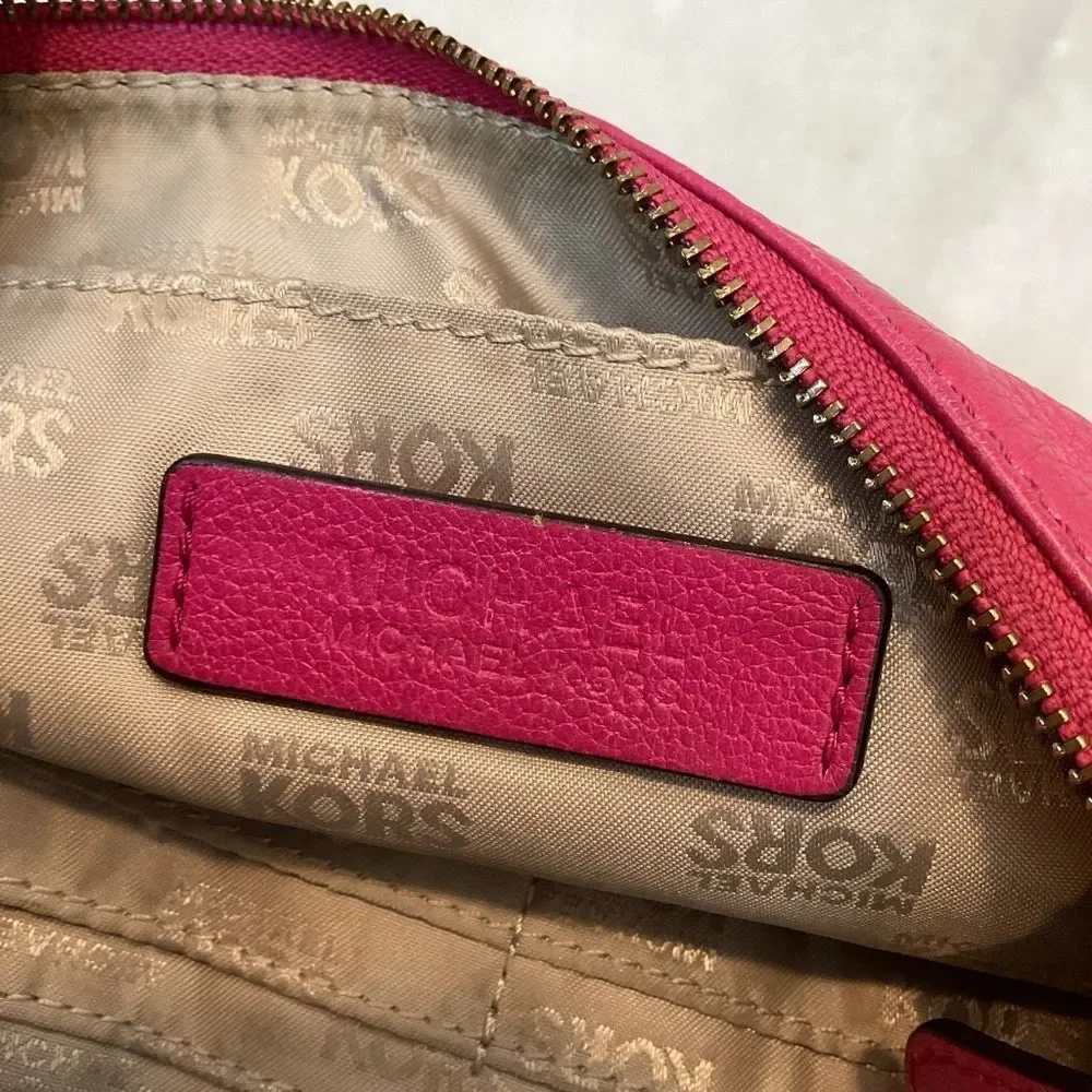 Michael Kors Purse Pouch Wristlet Pebbled Leather Clutch with Metallic Logo
